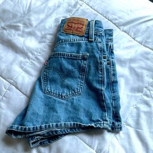 Vintage Levi high waisted mom shorts